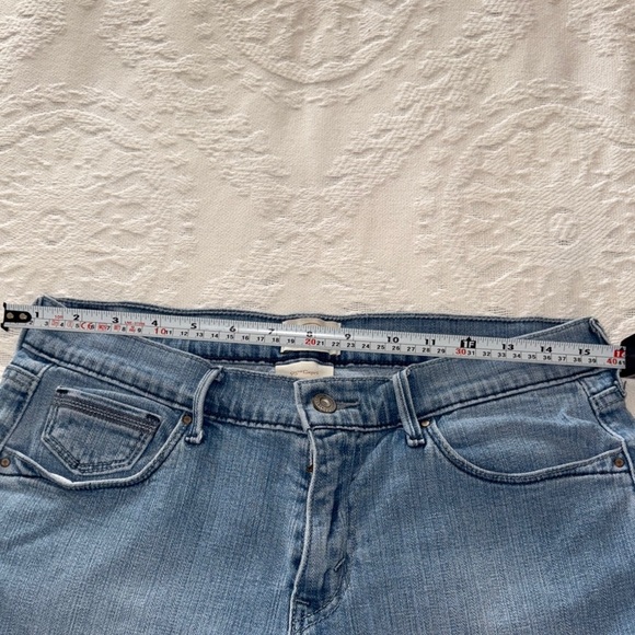 Gently Loved Classic Blue Women's Capri Jeans by Levi’s 515 - Picture 12 of 14